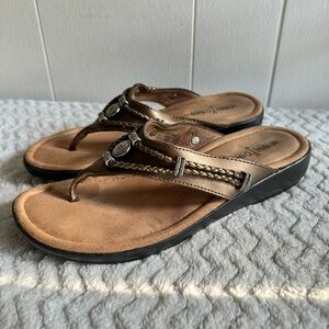 Minnetonka Silverthorne 360 Caramel Bronze/Brown Thong Leather Sandals Size 8